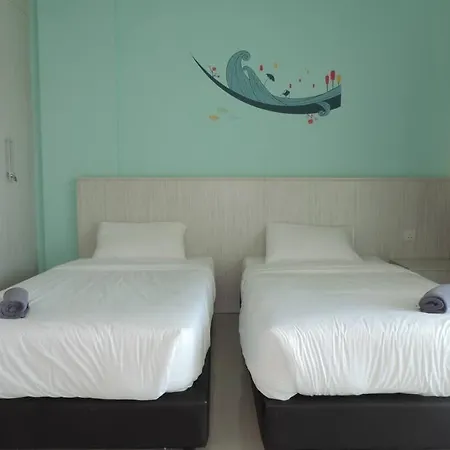 Marina Island Seaview Homestay Lumut Exterior photo
