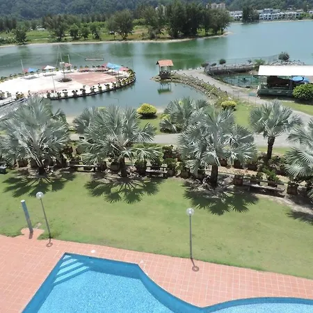 Marina Island Seaview Homestay Lumut Exterior photo
